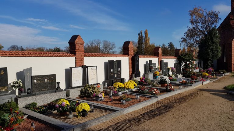 hřbitovní zeď 6